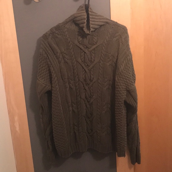 Green cable sweater - Picture 2 of 3